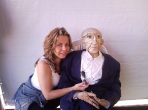 Jaqueline com Boneco Mario Quintana