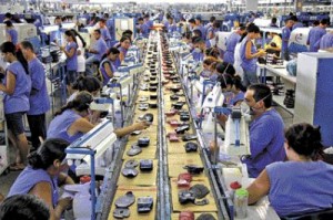 Trabalhadores-indústria-300x199