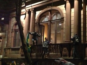 Depois de roubar e queimar bandeiras do museu,vândalos depredaram o Museu Julio de Castilhos