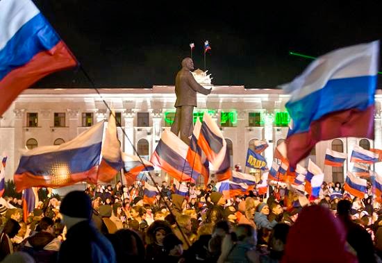 Alegria em Sinferopol, Capital da Crimeia com o resultado do Referendo (17/3/2014)