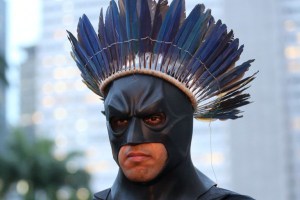 Mascarados com cocar