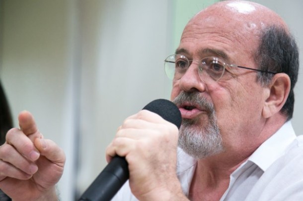 Silvio Caccia Bava participou de um debate sobre a atual conjuntura econômica e política do país, no auditório do Sindicato dos Bancários de Porto Alegre e Região. (Foto: Guilherme Santos/Sul21)