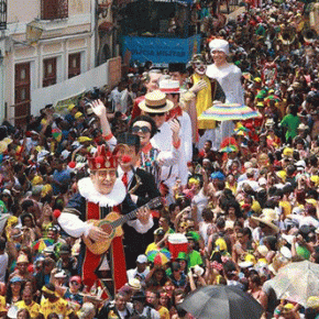 Carnaval desmente catastrofismo da mídia e movimenta&nbsp;economia