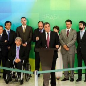 8 mil advogados assinam manifesto em defesa da democracia e&nbsp;legalidade