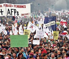 Chilenos protestam contra regime privado de&nbsp;pensões