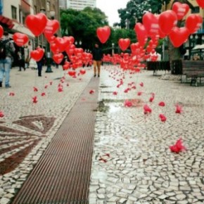 A DEMOCRACIA AGONIZANTE