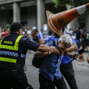 De quem é a culpa das agressões a Caco Barcelos? Leia antes de “jogar pedra na&nbsp;Geni”