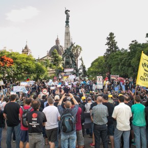 Audiência em Defesa Das Estatais Aconteceu na Praça em Frente a Assembléia&nbsp;Legislativa