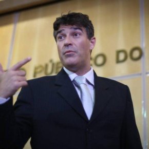 Conserino, o promotor, ataca Lula em redes&nbsp;sociais