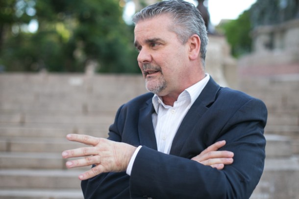 Marcos Rolim: “Essas crianças e adolescentes passam por uma fase de horror, onde ficam absolutamente desesperados e, com o passar do tempo, aprendem a mediar suas relações com violência”. (Foto: Guilherme Santos/Sul21)