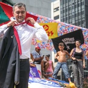 SANDÁLIAS DA HUMILDADE E DA LUTA (Por Selvino&nbsp;Heck)