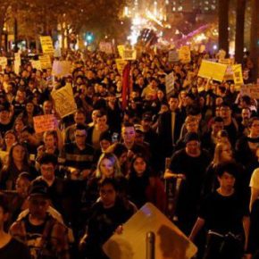 Entendendo a democracia que não existe e quem de fato governa: Uma “revolução colorida” está em curso nos Estados&nbsp;Unidos.