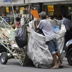 Proibidos de catar materiais reciclaveis, centenas de famílias  ficarão sem fonte de renda em Porto&nbsp;Alegre