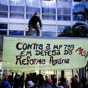 Movimentos populares ocupam Ministério da Fazenda contra reforma da&nbsp;Previdência