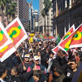 Atos contra a reforma da Previdência e Trabalhista reúnem milhares de pessoas em Porto Alegre: Greve Geral foi a maior  da história do&nbsp;Brasil