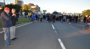 Sindicatos de São Leopoldo param BR 116 e fortalecem greve geral contra reformas de&nbsp;Temer