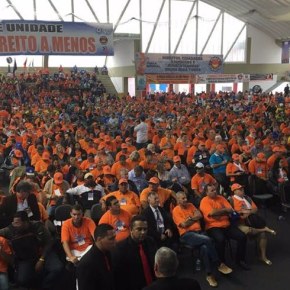 Congresso da Força começa com vaias a ministro e gritos contra&nbsp;Temer