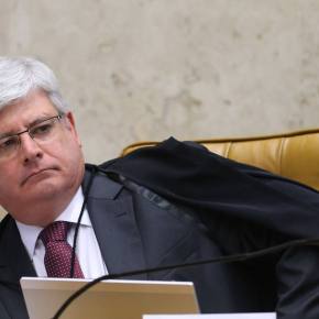 Janot entra com ação para suspender lei da&nbsp;terceirização