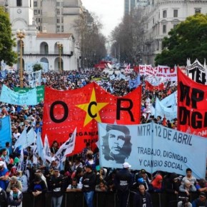 200 mil pessoas nas ruas de Buenos Aires exigem “Pão, paz, terra, teto e&nbsp;trabalho”