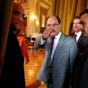 SARTORI NÃO VAI MAIS PRIVATIZAR A CEEE. VAI&nbsp;QUEBRÁ-LA!!