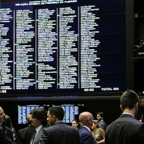 Câmara dos Deputados:”Distritão” caiu. Hoje vota o fim das Coligações proporcionais e Clausula de&nbsp;Barreira