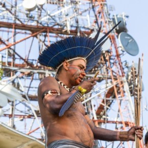 Índios Guarani desligam antenas de TV e celular em São Paulo durante&nbsp;protesto