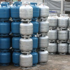 O preço do botijão de gás já subiu 45% em 2 meses e subirá 70% até&nbsp;Dezembro