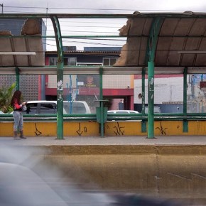 Sem conservação, mas com carregadores de celular, Paradas de ônibus de POA serão de 1º&nbsp;mundo