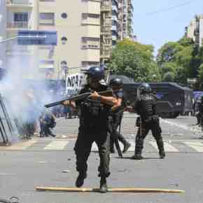 Protestos interrompem votação de reforma da Previdência na&nbsp;Argentina