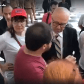 Ao vivo: Professores Paranaenses ocupam o Palácio do Governo do Paraná contra redução de salários e&nbsp;direitos