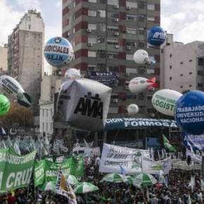 Por que os argentinos foram às ruas gritando “isso aqui não é o&nbsp;Brasil”