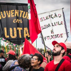 Semana começa com marcha de milhares em apoio a Lula: ‘Resistência e luta pela&nbsp;democracia’