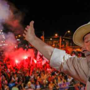 Lula canta ‘Gaúcho de Passo Fundo’ e diz que termina caravana em Curitiba: ‘quem não deve não&nbsp;teme’
