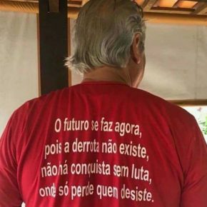 Zé Dirceu manda recado em camiseta: “futuro se faz agora, pois a derrota não existe, não há conquista sem&nbsp;luta”