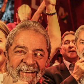 A expressão da felicidade soberana no manifesto pela&nbsp;democracia