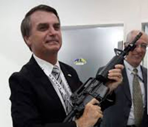 bolsonaro-armado