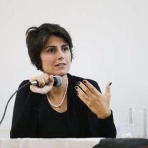 Manuela rebate Mourão: Brasil é construído pelo esforço de mães e&nbsp;avós