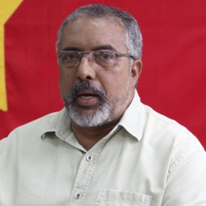 Senador Paim afirma que no 2º turno trabalhistas e petistas devem marchar&nbsp;juntos