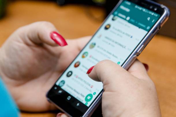 Garota é condenada por criar grupo de ofensas no WhatsApp