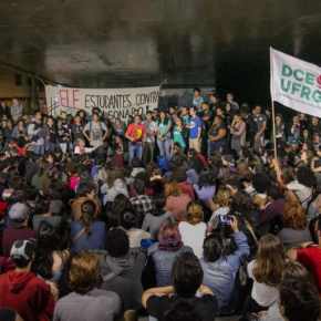 Estudantes da UFRGS organizam ações para ‘sair da bolha’ e conversar com eleitores de ‘porta em porta’&nbsp;(Vídeo)