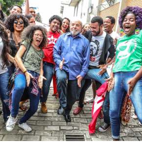 LULA É NOMEADO PRESIDENTE HONORÁRIO DE SEÇÃO DO PARTIDO TRABALHISTA&nbsp;INGLÊS