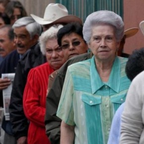 Aposentadoria dos brasileiros em perigo: No Chile aposentados mendigam nas&nbsp;ruas