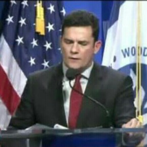 MORO PRENDEU LULA ILEGALMENTE. AGORA O PRÊMIO É SER MINISTRO E AO  STF CABE APLAUDÍ-LO. OU&nbsp;NÃO?