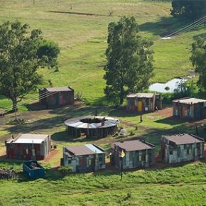 Hotel simula favela para clientes de luxo experimentarem a&nbsp;pobreza