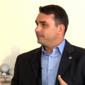 Em entrevista da Record, Flavio Bolsonaro enrola sobre Queiroz  e não explica 48 depósitos em sua própria&nbsp;conta