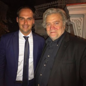 Steve Bannon, que ajudou campanha de Bolsonaro, é identificado em acusação que levou conselheiro de Trump à&nbsp;prisão