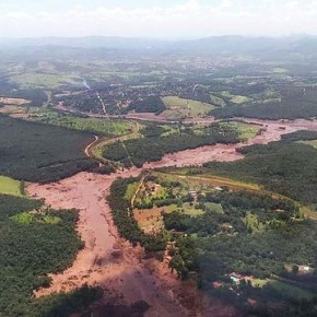 Gleisi Hoffmann presta solidariedade às famílias de&nbsp;Brumadinho-MG