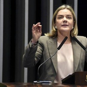 Gleisi diz que Trump quer o Petróleo da Venezuela, e Maduro é Presidente, fruto de eleição popular, assim como&nbsp;Bolsonaro