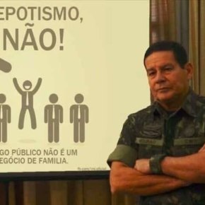 General Mourão posando de piada&nbsp;pronta