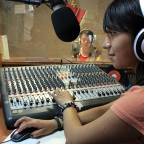 No apagar das luzes, Temer extingue e suspende cerca de 130 rádios&nbsp;comunitárias